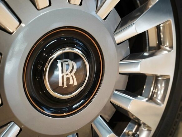2025 Rolls-Royce Phantom Extended VIII Рестайлинг (Series II), чёрный, 89000000 рублей - вид 6