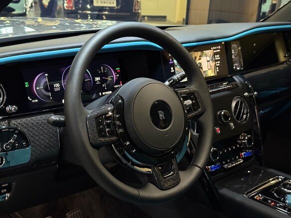 2025 Rolls-Royce Cullinan Black Badge I Рестайлинг (Series II), чёрный, 49000000 рублей - вид 12