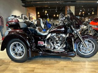 2014 Harley-Davidson Tri Glide, пурпурный, 2200000 рублей, вид 1