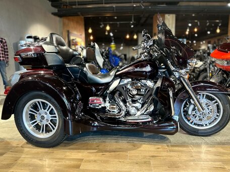 2014 Harley-Davidson Tri Glide, пурпурный, 2200000 рублей, вид 1