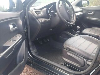 2015 Kia Rio III Рестайлинг, чёрный, 860000 рублей, вид 5