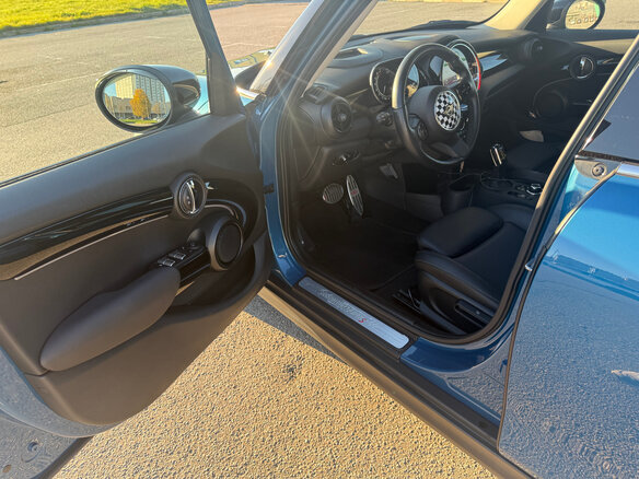 2021 Mini Hatch Cooper S III (F55/F56) Рестайлинг 2, синий, 2990000 рублей - вид 12