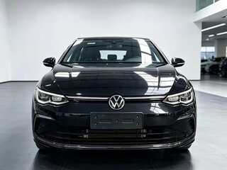 2023 Volkswagen Golf VIII, чёрный, 1875000 рублей, вид 2