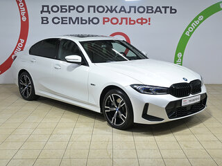 2022 BMW 3 серии 330e xDrive VII (G2x) Рестайлинг, белый, 5240000 рублей, вид 3
