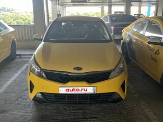 2021 Kia Rio IV Рестайлинг, жёлтый, 770000 рублей, вид 2