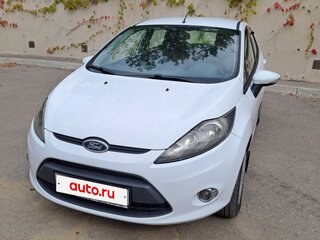 2010 Ford Fiesta Mk6, белый, 700000 рублей, вид 3