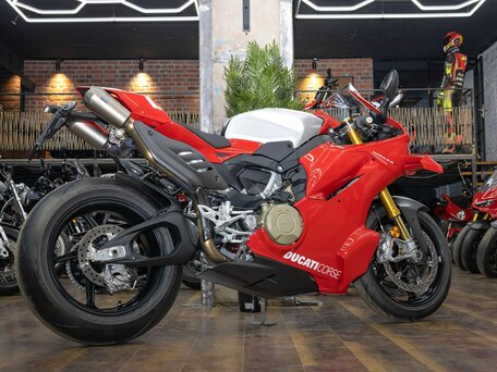 2026 Ducati Panigale V4, красный, 4990000 рублей, вид 3