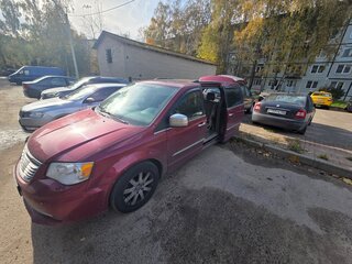 2012 Chrysler Voyager Grand V Рестайлинг, красный, 1300000 рублей, вид 3