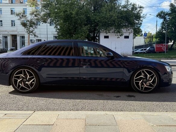 2013 Audi A8 Long III (D4), синий, 2300000 рублей - вид 4