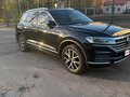 2018 Volkswagen Touareg III, чёрный, 4050000 рублей - вид 1