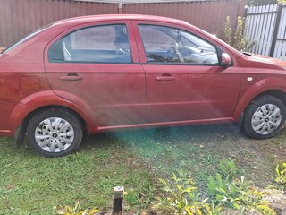 2010 Chevrolet Aveo I Рестайлинг, красный, 320000 рублей, вид 3