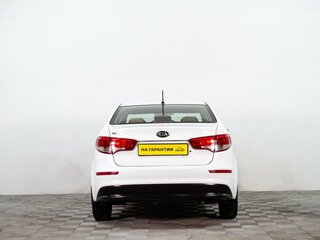 2016 Kia Rio III Рестайлинг, белый, 929000 рублей, вид 5