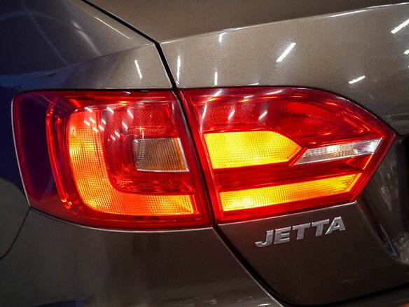 2013 Volkswagen Jetta VI, коричневый, 1250000 рублей - вид 15