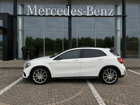 2017 Mercedes-Benz GLA AMG 45 AMG I (X156) Рестайлинг, белый, 3390000 рублей, вид 5