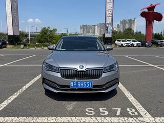 2023 Skoda Superb III Рестайлинг, серый, 1620000 рублей, вид 2