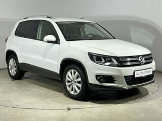 2016 Volkswagen Tiguan I Рестайлинг, белый, 1800000 рублей, вид 4