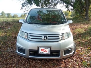 2011 Honda Freed Spike I Рестайлинг, серебристый, 1120000 рублей, вид 3