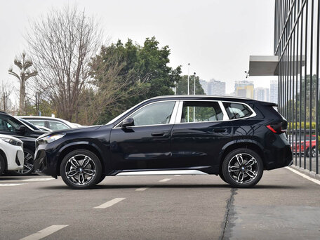2026 BMW X1 Long 25Li xDrive III (U11/U12), чёрный, 5190000 рублей, вид 4