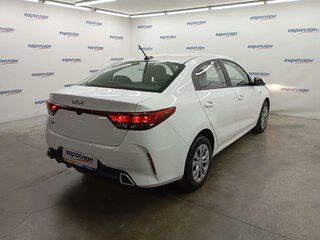 2022 Kia Rio IV Рестайлинг, белый, 1730000 рублей, вид 3