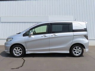2014 Honda Freed Spike I Рестайлинг, серебристый, 865000 рублей, вид 3