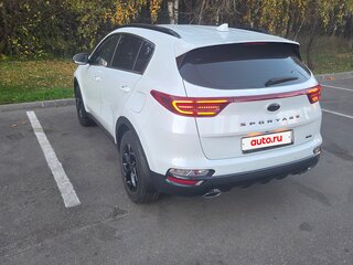 2021 Kia Sportage IV Рестайлинг, белый, 3000000 рублей, вид 3