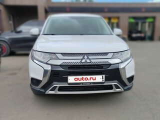 2018 Mitsubishi Outlander III Рестайлинг 3, белый, 1690000 рублей, вид 3