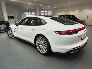 2021 Porsche Panamera 4S E-Hybrid II Рестайлинг, белый, 12480000 рублей, вид 4