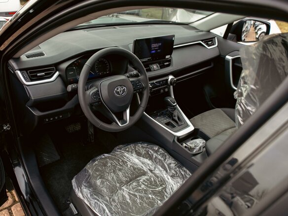 2022 Toyota RAV4 V (XA50), чёрный, 2925000 рублей - вид 12