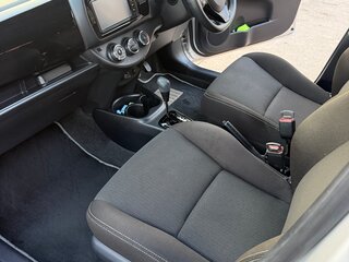 2019 Toyota Vitz III (XP130) Рестайлинг 2, серебристый, 1280000 рублей, вид 5