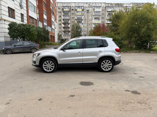 2013 Volkswagen Tiguan I Рестайлинг, серебристый, 1325000 рублей, вид 3