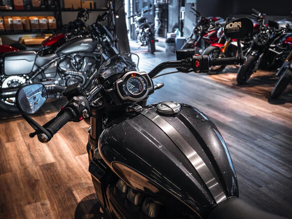 2026 Triumph Rocket 3, серый, 3200000 рублей - вид 12