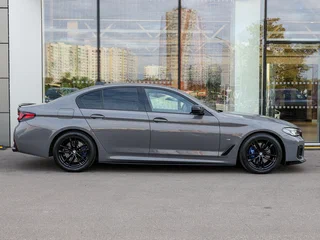 2022 BMW 5 серии 520i VII (G30/G31/G38) Рестайлинг, серый, 4098000 рублей, вид 4