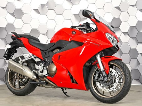 2020 Honda VFR 800, красный, 1199000 рублей, вид 1