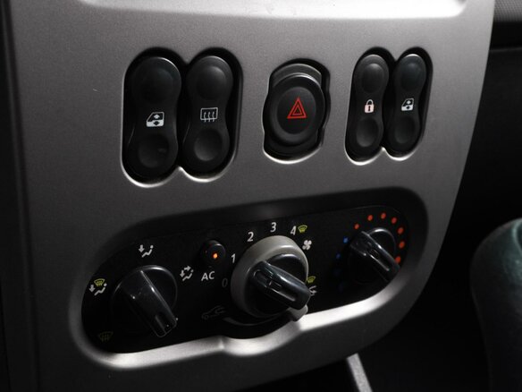 2010 Renault Logan I Рестайлинг, красный, 499000 рублей - вид 13