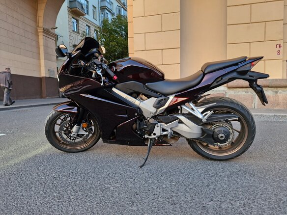 2014 Honda VFR 800, красный, 590000 рублей - вид 4