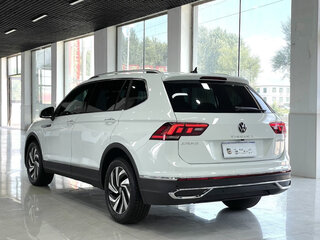 2023 Volkswagen Tiguan II Рестайлинг, белый, 2500000 рублей, вид 4