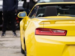 2017 Chevrolet Camaro VI, жёлтый, 2100000 рублей, вид 5