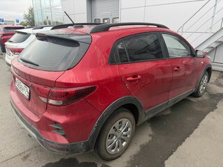 2022 Kia Rio X IV Рестайлинг, красный, 1245000 рублей, вид 2