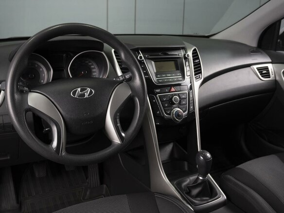 2016 Hyundai i30 II Рестайлинг, серебристый, 1000000 рублей - вид 4
