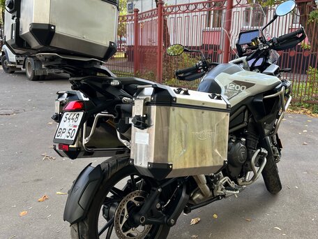 2023 Triumph Tiger 1200, серебристый, 1395000 рублей, вид 4