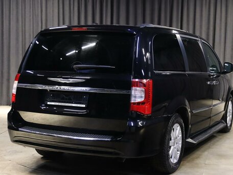 2011 Chrysler Town & Country V Рестайлинг, чёрный, 1179000 рублей, вид 2