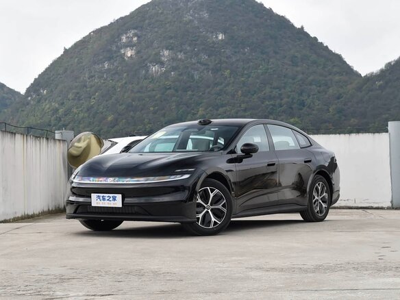 2026 Changan Qiyuan A06 28.39 kWh, чёрный, 2797900 рублей - вид 2