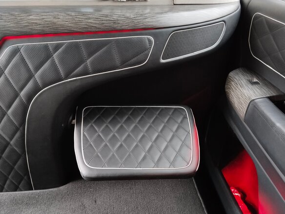 2012 Toyota Sequoia II, чёрный - вид 16