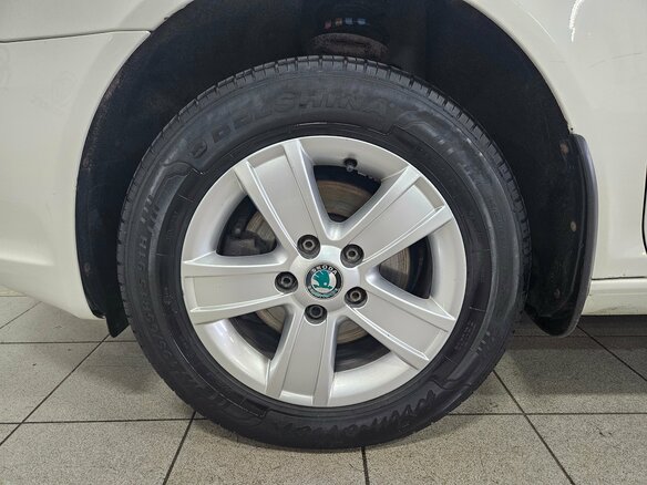 2013 Skoda Octavia II (A5) Рестайлинг, белый, 995000 рублей - вид 9