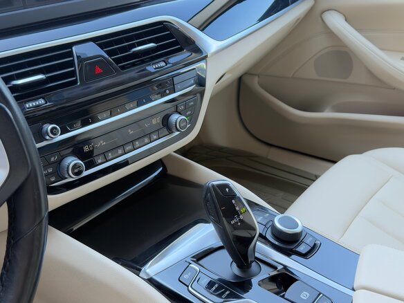 2018 BMW 5 серии 520d VII (G30/G31/G38), синий, 2600000 рублей - вид 5