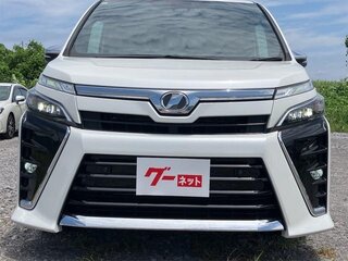2021 Toyota Voxy III (R80) Рестайлинг, белый, 1975000 рублей, вид 3
