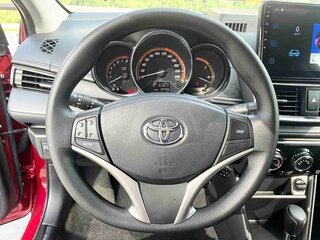 2023 Toyota Yaris L XP150 Рестайлинг, красный, 1300000 рублей, вид 4