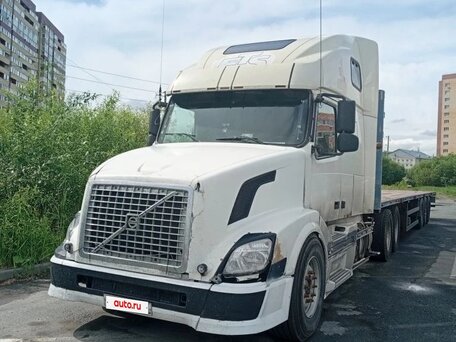 2003 Volvo VNL, бежевый, 1950000 рублей, вид 3