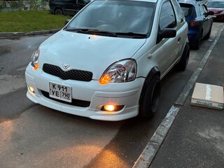 2002 Toyota Vitz I (P10), белый, 270000 рублей, вид 2