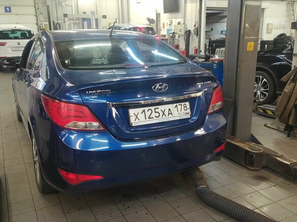 2015 Hyundai Solaris I Рестайлинг, синий, 720000 рублей - вид 3